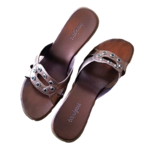 TRENDZONE Bronze Wedge Hutton Sandals Size 8M - Picture 1 of 12